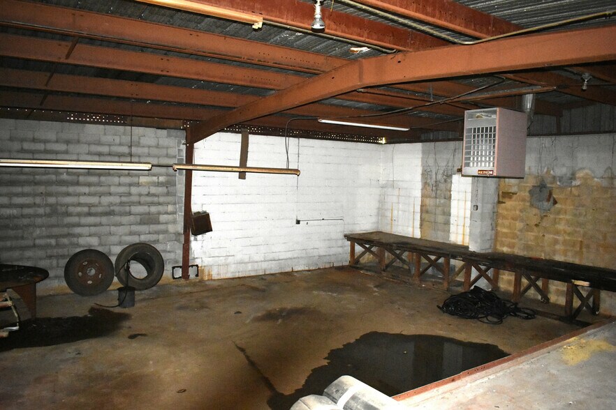 More Photos Of 859 Clayton St, Montgomery Warehouse For Sale