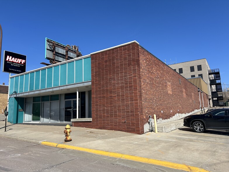 Primary Photo Of 712 Pierce St, Sioux City Storefront For Sale