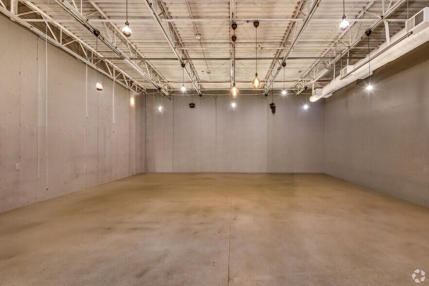 More Photos Of 1930 W Bluemound Rd, Waukesha Medical For Lease