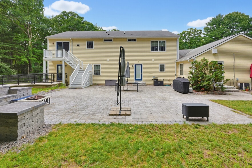 More Photos Of 620 Washington St, Franklin Medical For Sale