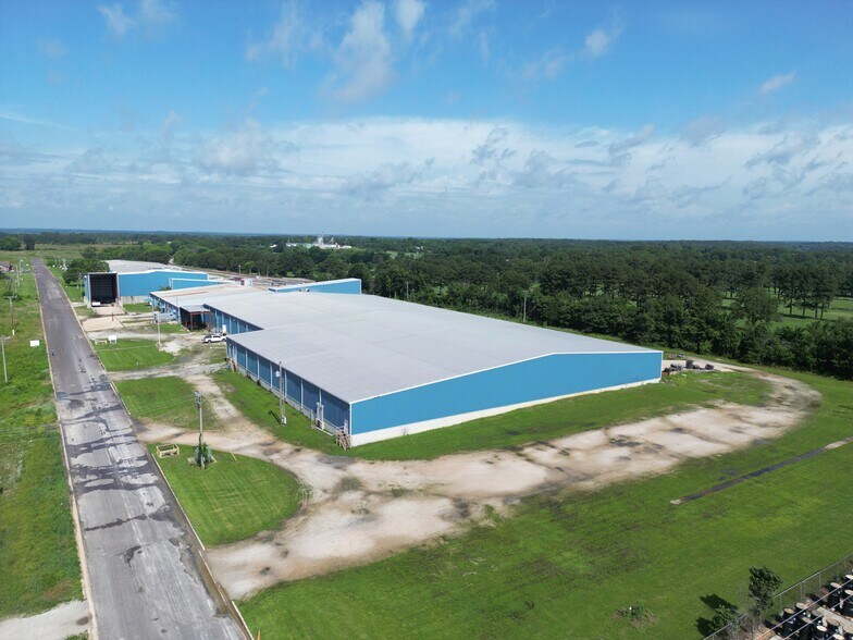 More Photos Of 1301 Industrial Park Rd, Mountain Grove Warehouse For Lease