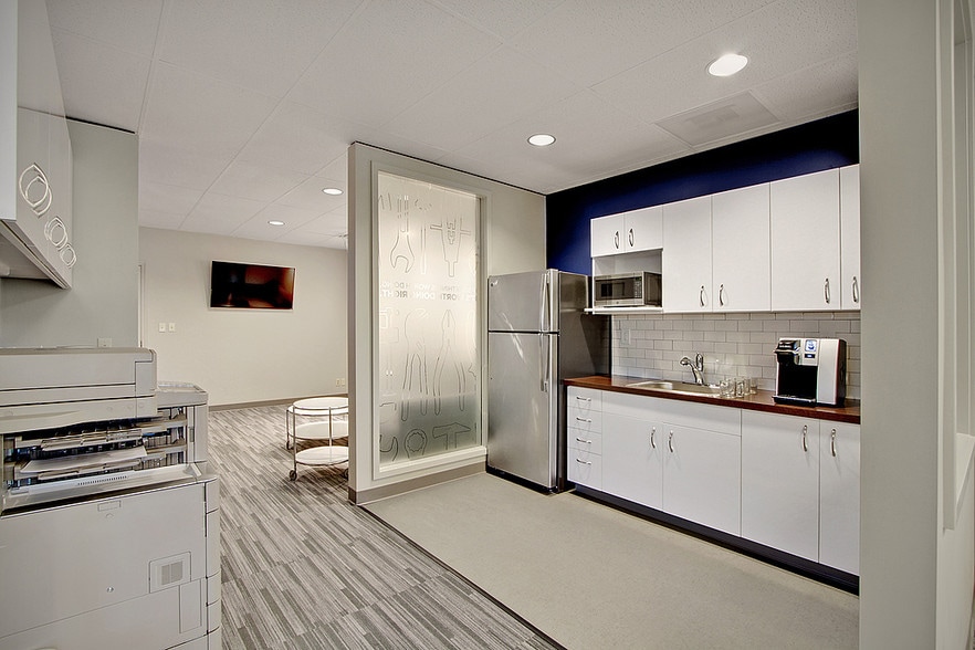 More Photos Of 4634-4636 E Marginal Way S, Seattle Unknown For Lease