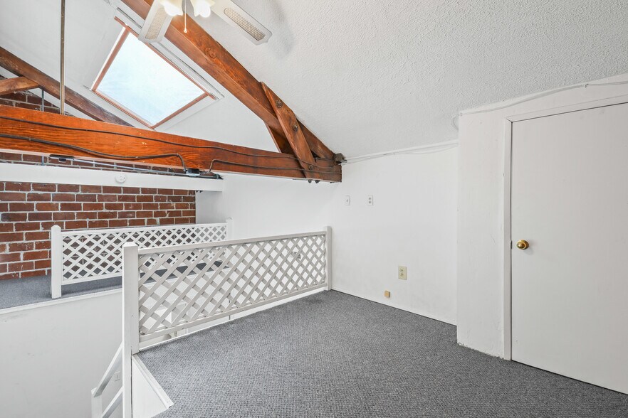More Photos Of 7320-7326 SE Milwaukie Ave, Portland Apartments For Lease