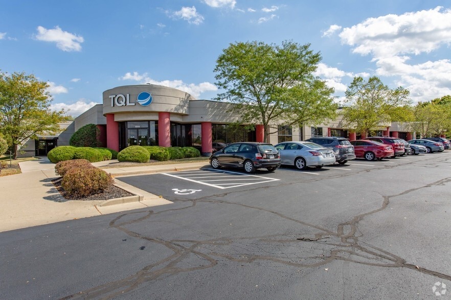 More Photos Of 6485-6515 Centerville Business Pky, Centerville Light Distribution For Lease