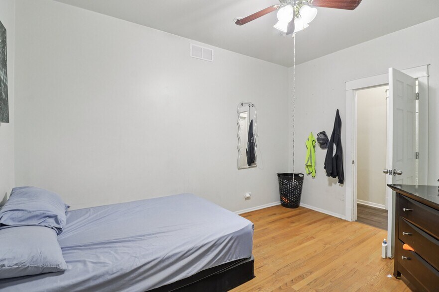 More Photos Of 417-421 Lake St, Maywood Storefront Retail Residential For Sale