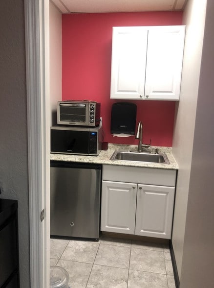 More Photos Of 13555 Automobile Blvd, Clearwater Medical For Lease