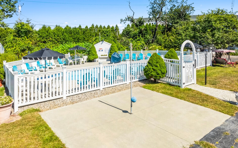 More Photos Of 271 Long Beach Ave, York Beach Hotel For Sale