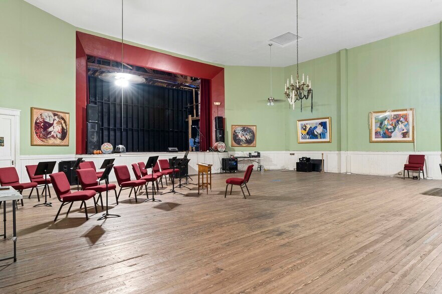 More Photos Of 106 W Oak St, Arcadia Storefront For Sale