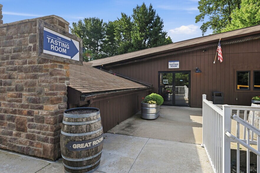 More Photos Of 2637 S Cleveland Massillon Rd, Barberton Winery Vineyard For Sale