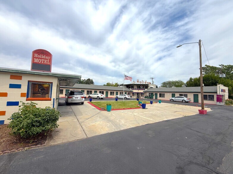 Primary Photo Of 5416 W Fairview Ave, Boise Hotel For Sale