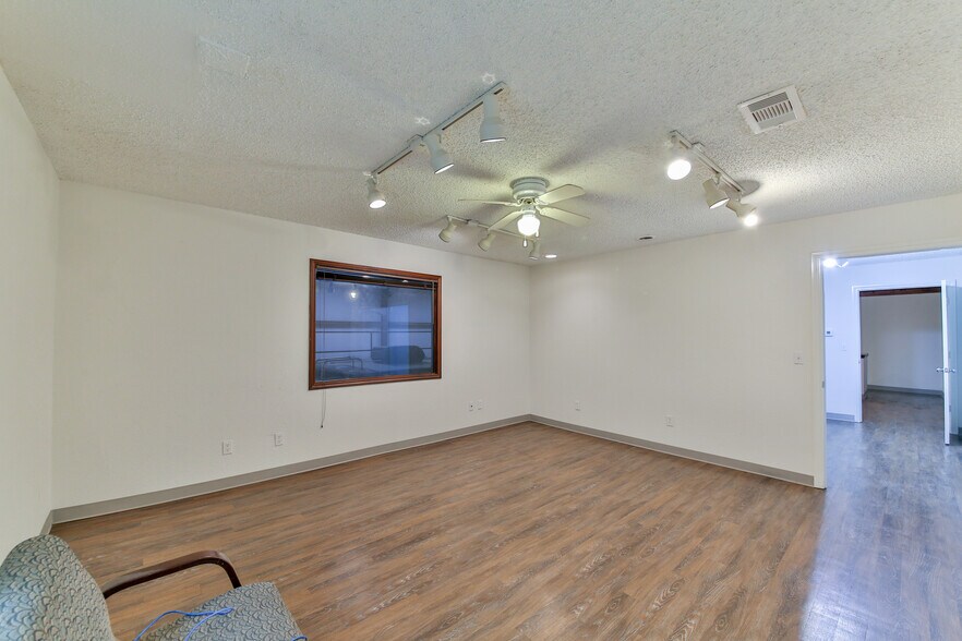 More Photos Of 423 S 8th St, La Porte Distribution For Lease