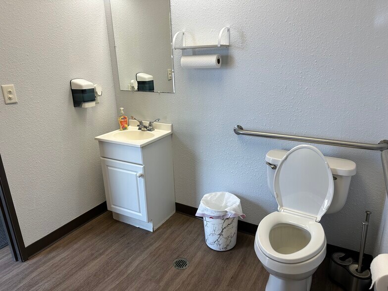 More Photos Of 1705 N Main St, Cleburne Auto Dealership For Sale