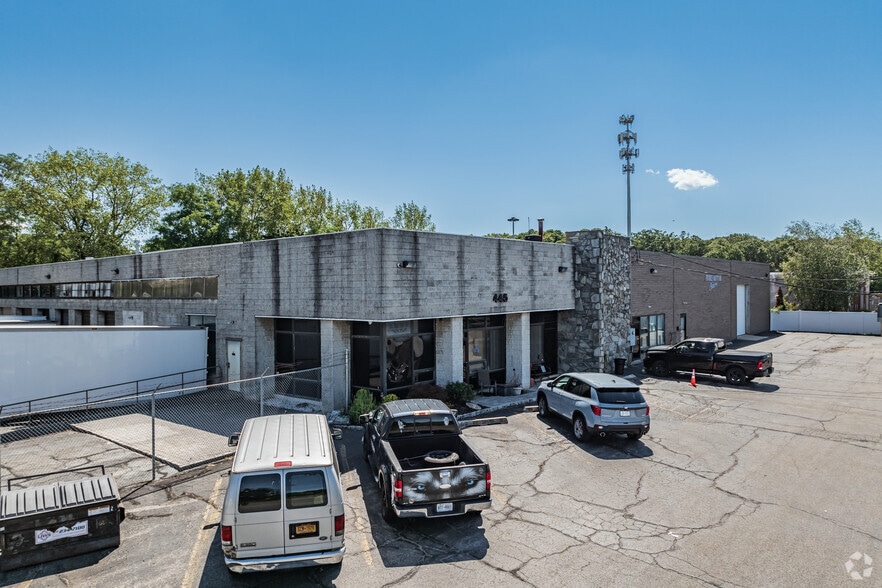 Primary Photo Of 445 Winding Rd, Old Bethpage Warehouse For Lease