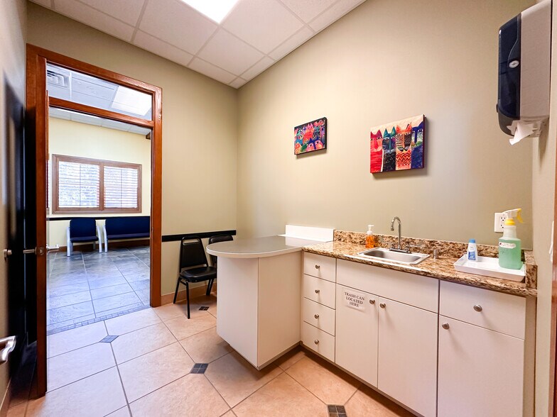 More Photos Of 6580 69th St, Vero Beach Veterinarian Kennel For Sale