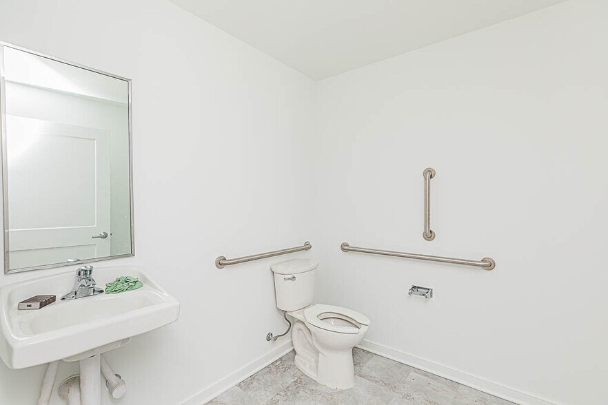 More Photos Of 13185 Hanover Courthouse Rd, Hanover Freestanding For Lease