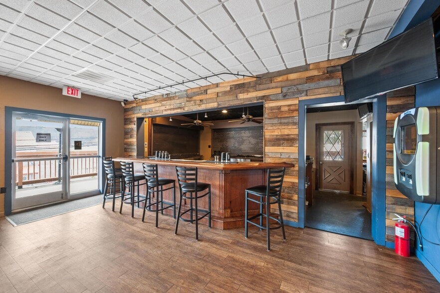 More Photos Of 31 Lakeside Dr, Harveys Lake Restaurant For Sale