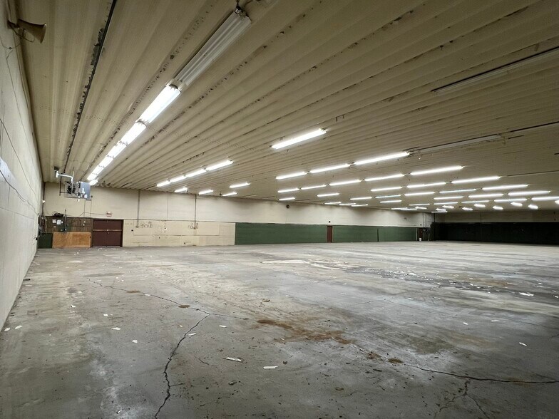 More Photos Of 5505 S Pennsylvania Ave, Lansing Warehouse For Sale