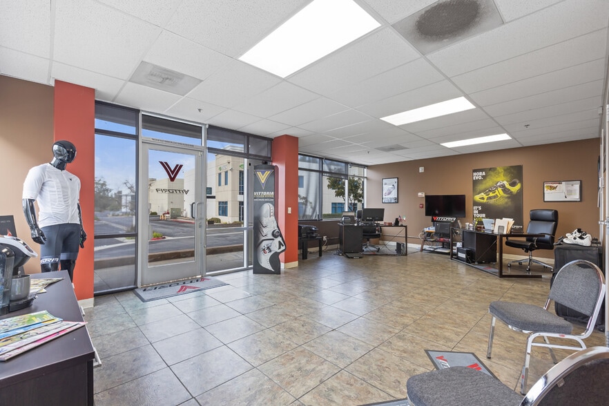 More Photos Of 28522-28528 Constellation Rd, Valencia Warehouse For Lease