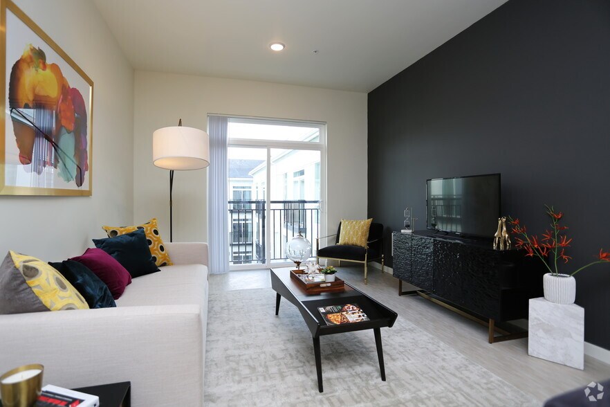 More Photos Of 9924 NE 185th St, Bothell Multifamily For Sale