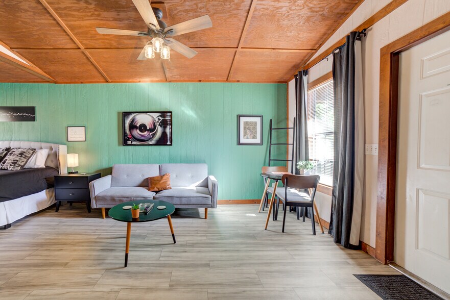 More Photos Of 446724 E 390 Rd, Langley Hotel For Sale