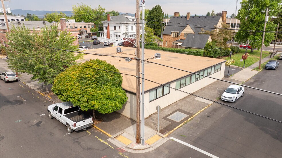 More Photos Of 414 NE Evans St, Mcminnville Office For Sale