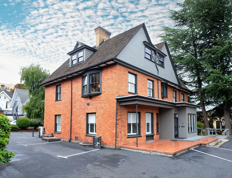 More Photos Of 829 NW 19th Ave, Portland Office For Sale