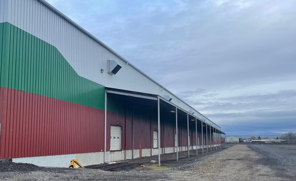 More Photos Of 49 E 3rd Ave, Toppenish Warehouse For Sale