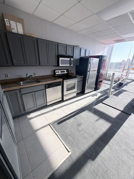 More Photos Of 105 N 31st Ave, Omaha Apartments For Lease