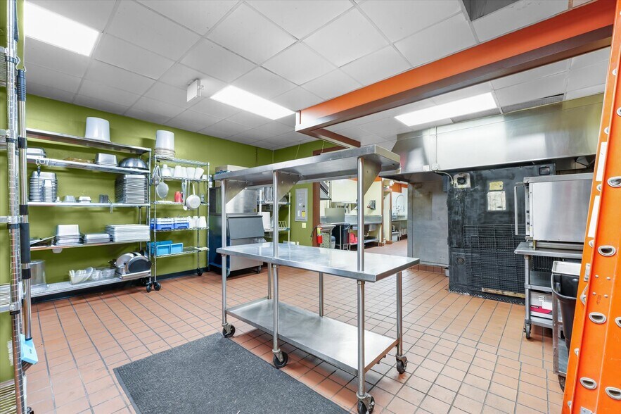 More Photos Of 201 N Broadway Ave, Urbana Restaurant For Sale