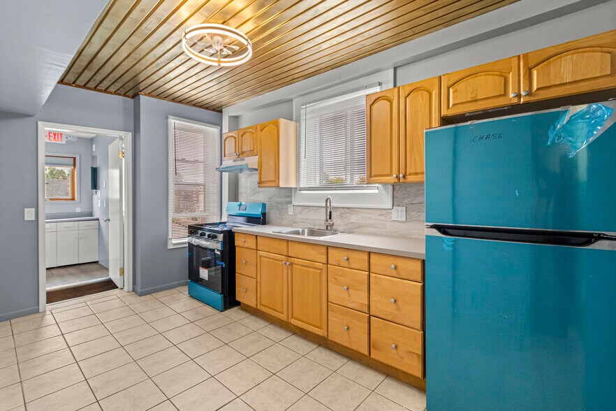 More Photos Of 5920 Chase Rd, Dearborn General Retail For Lease