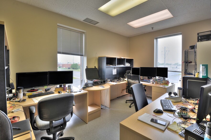 More Photos Of 2396-2400 Rue De La Province, Longueuil Office For Sale
