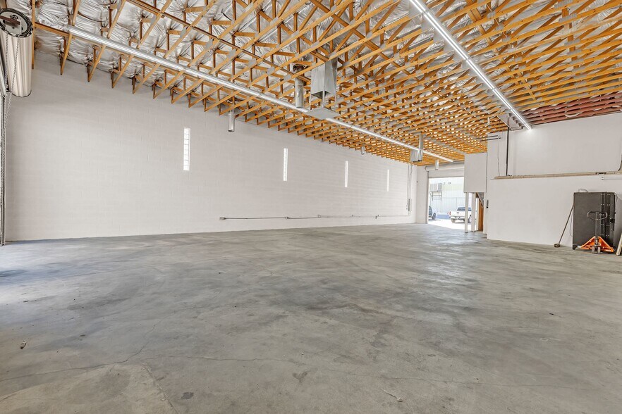 More Photos Of 2956 N Marco St, Las Vegas Manufacturing For Sale