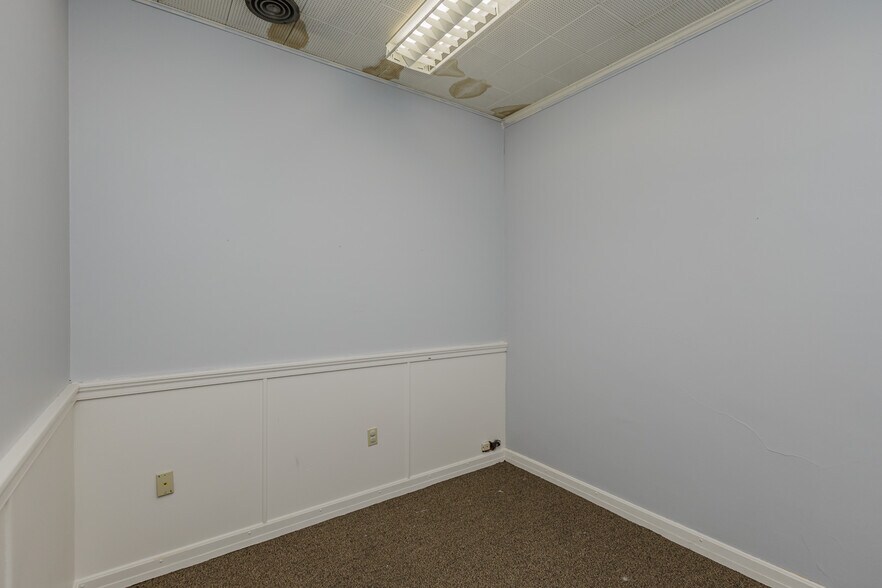 More Photos Of 724 N Main St, Newton Storefront For Sale