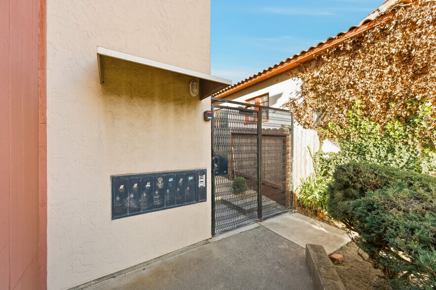 More Photos Of 528 Grand Ave, South San Francisco Apartments For Sale