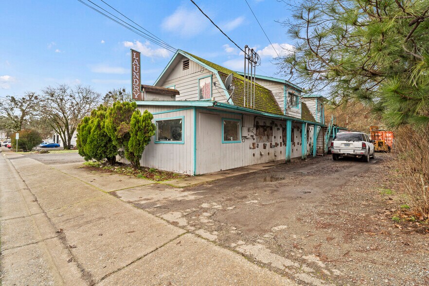 More Photos Of 120 S Hussey Ave, Cave Junction Specialty For Sale