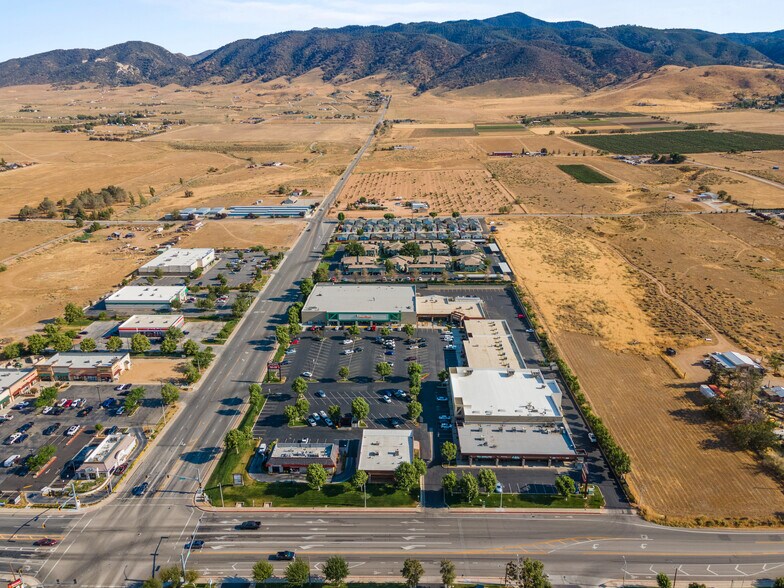More Photos Of 811 Tucker Rd, Tehachapi General Retail For Lease