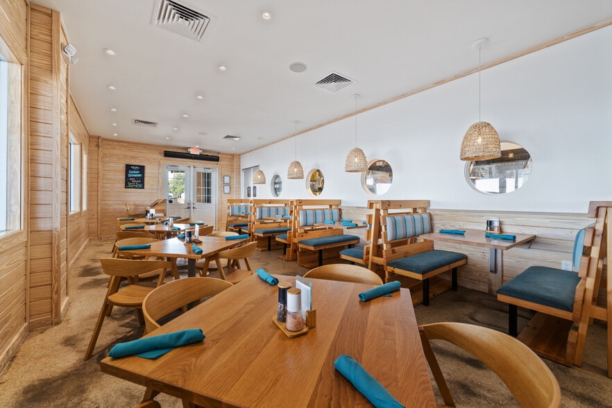 More Photos Of 4236 Laguna Shores Rd, Corpus Christi Restaurant For Sale