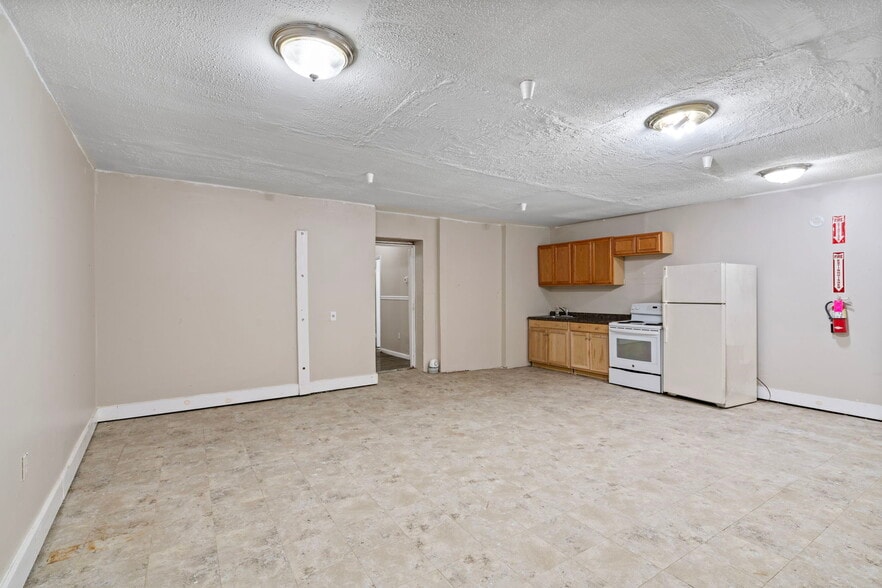 More Photos Of 4928 Marlboro Pike, Capitol Heights General Retail For Lease