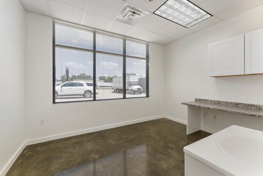 More Photos Of 26211 I-45, Spring Office For Lease