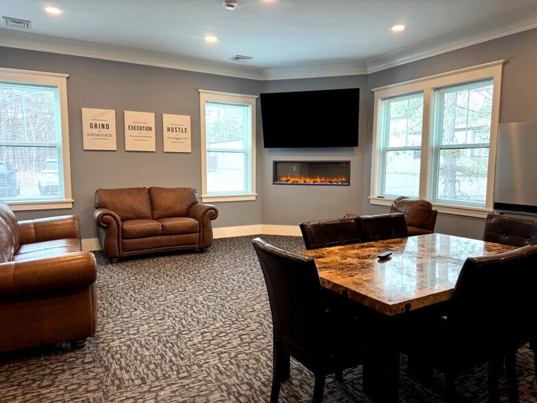 More Photos Of 1147 Ballston Lake Rd, Ballston Lake Office For Sale