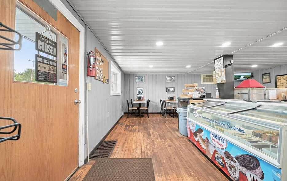 More Photos Of 14407 Hollow Rd, Hancock Restaurant For Sale