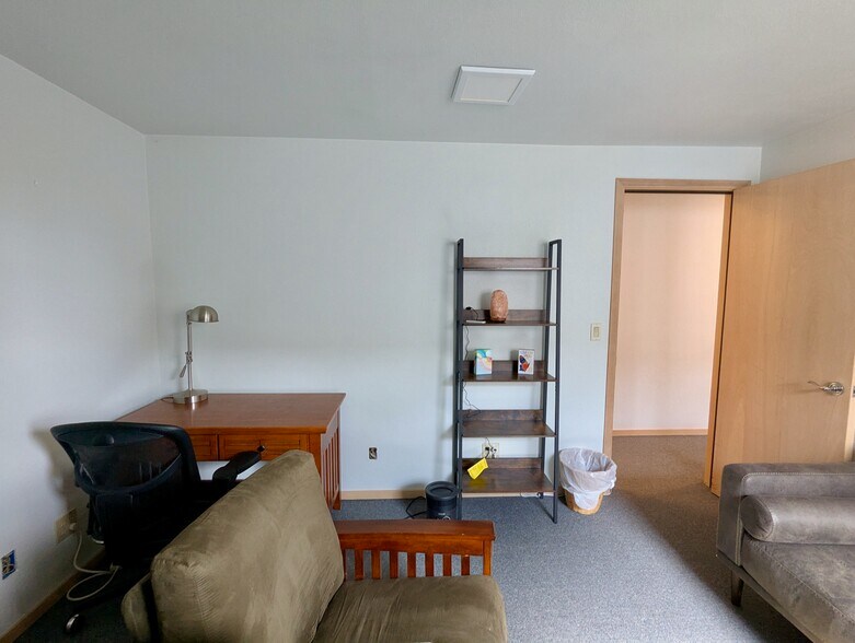 More Photos Of 7010 35th Ave NE, Seattle Office Residential For Lease