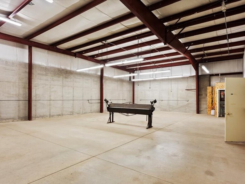 More Photos Of 403 S 4th Ave, Saint Nazianz Service For Sale