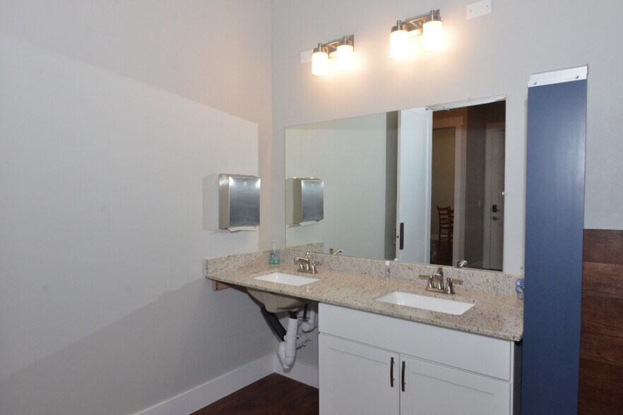 More Photos Of 2440 US 290, Dripping Springs Storefront Retail Office For Lease