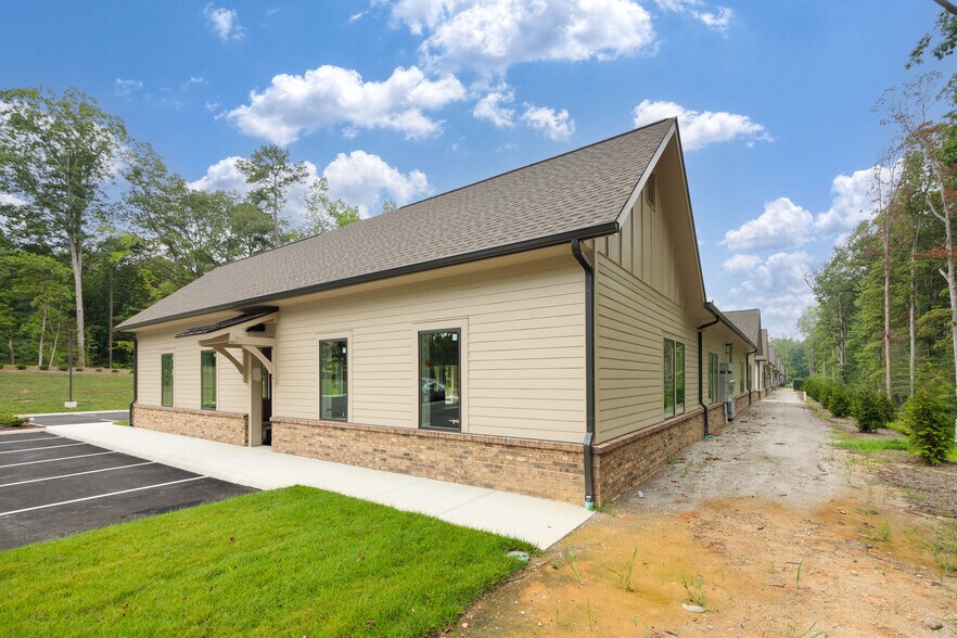 More Photos Of 12870 Patterson Ave, Richmond Office For Sale