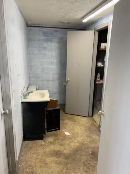 More Photos Of 610 Stanford Rd, Danville Light Distribution For Sale