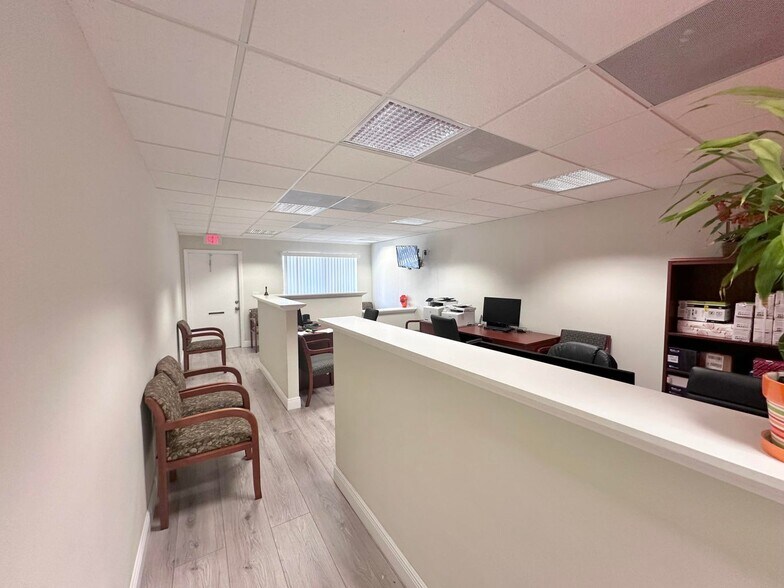 More Photos Of 1897 Palm Beach Lakes Blvd, West Palm Beach Medical For Sale