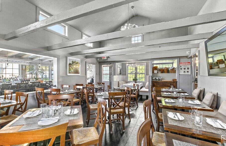More Photos Of 6 Bay St, Sag Harbor Restaurant For Sale