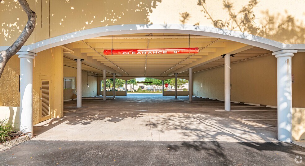 More Photos Of 601 N Federal Hwy, Boca Raton Freestanding For Lease