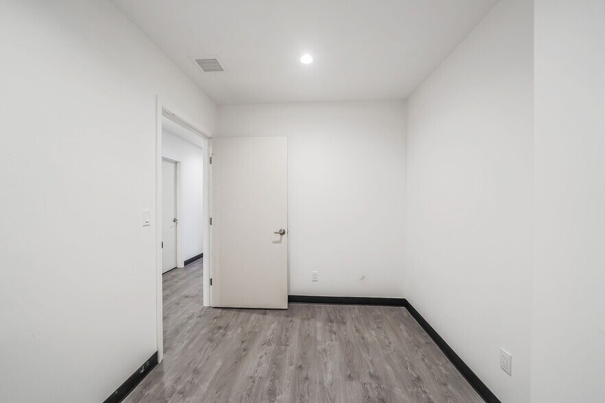 More Photos Of 533 Montauk Hwy, East Moriches Medical For Lease